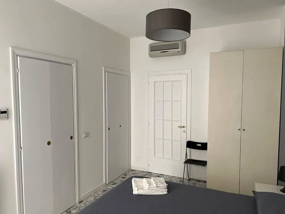 Paris Bordone House Apartment Milan